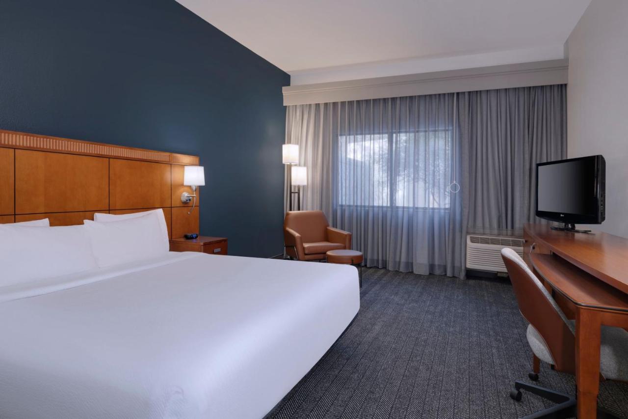Courtyard North / I-75 Fletcher Hotel
