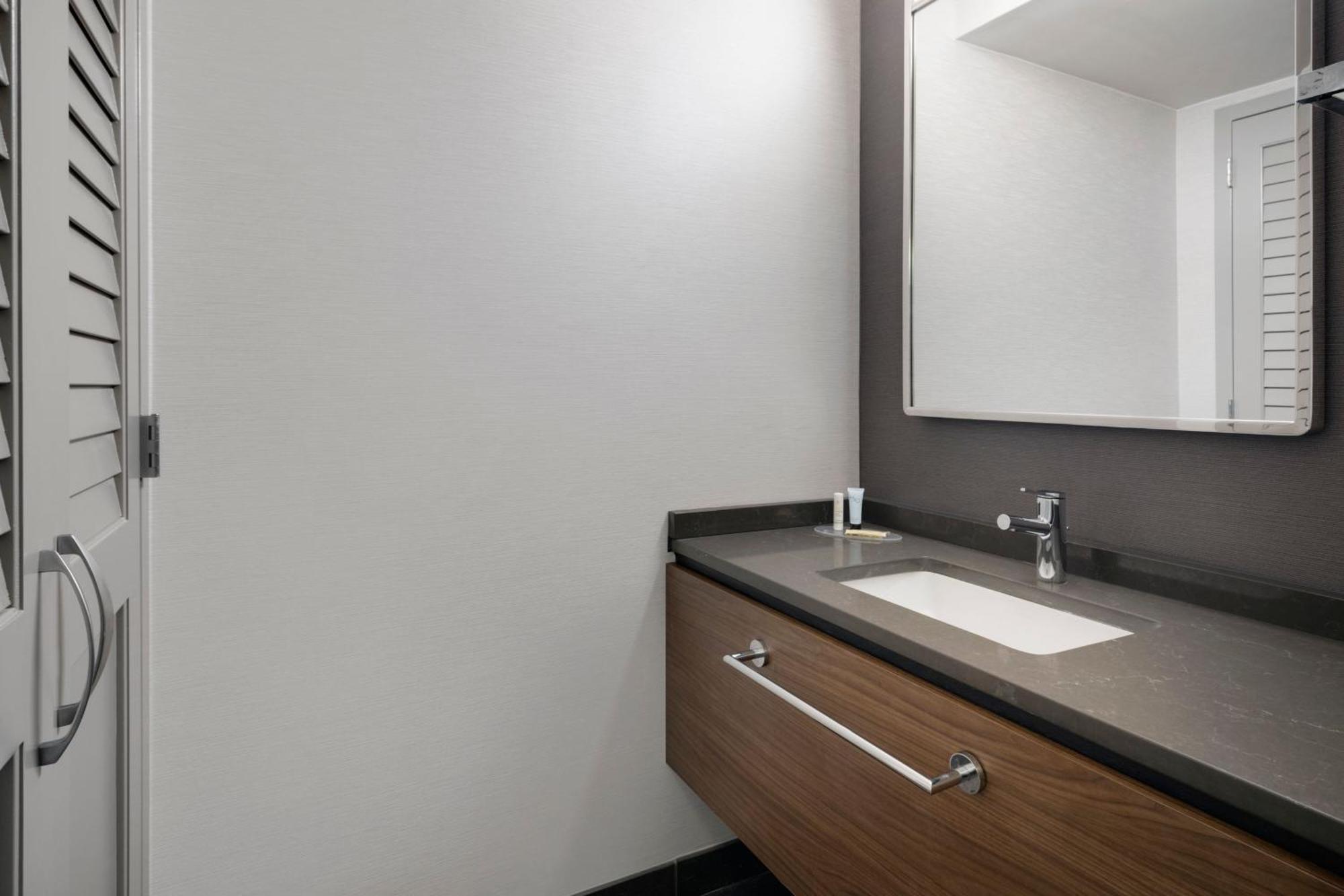 Hotel Courtyard North / I-75 Fletcher 3*