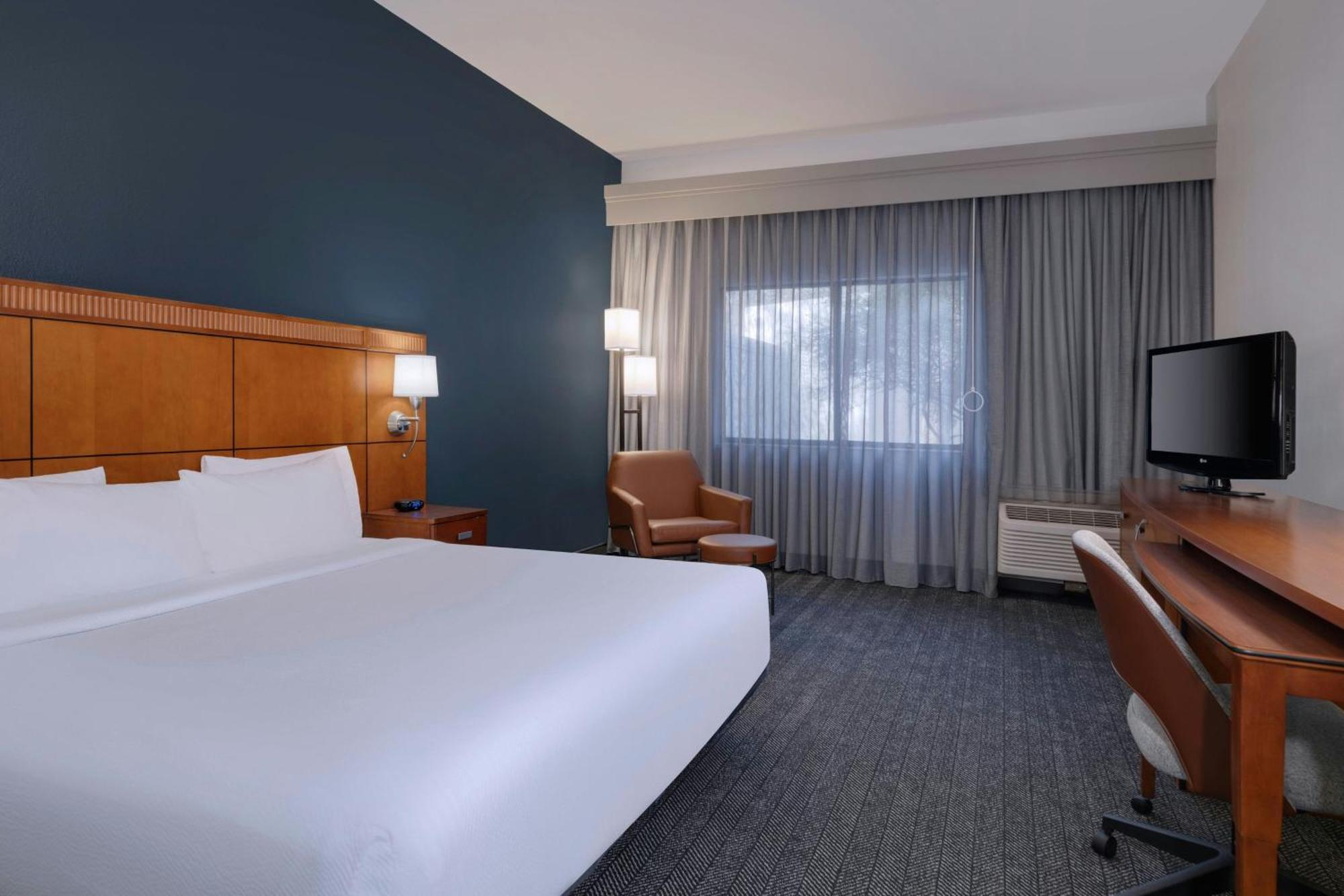 Hotel Courtyard North / I-75 Fletcher Tampa