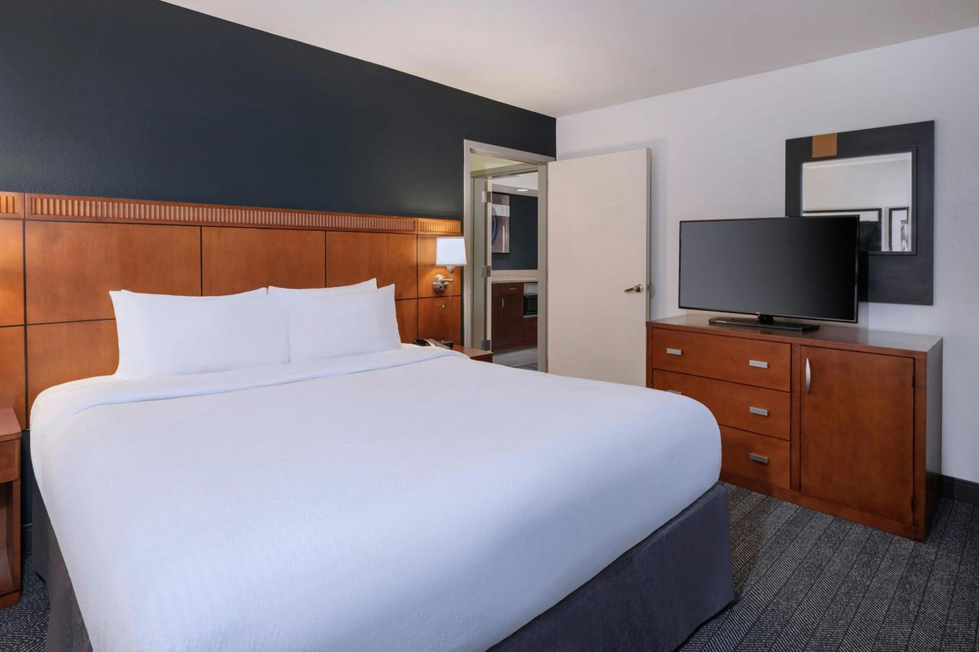 Courtyard North / I-75 Fletcher 3* Tampa