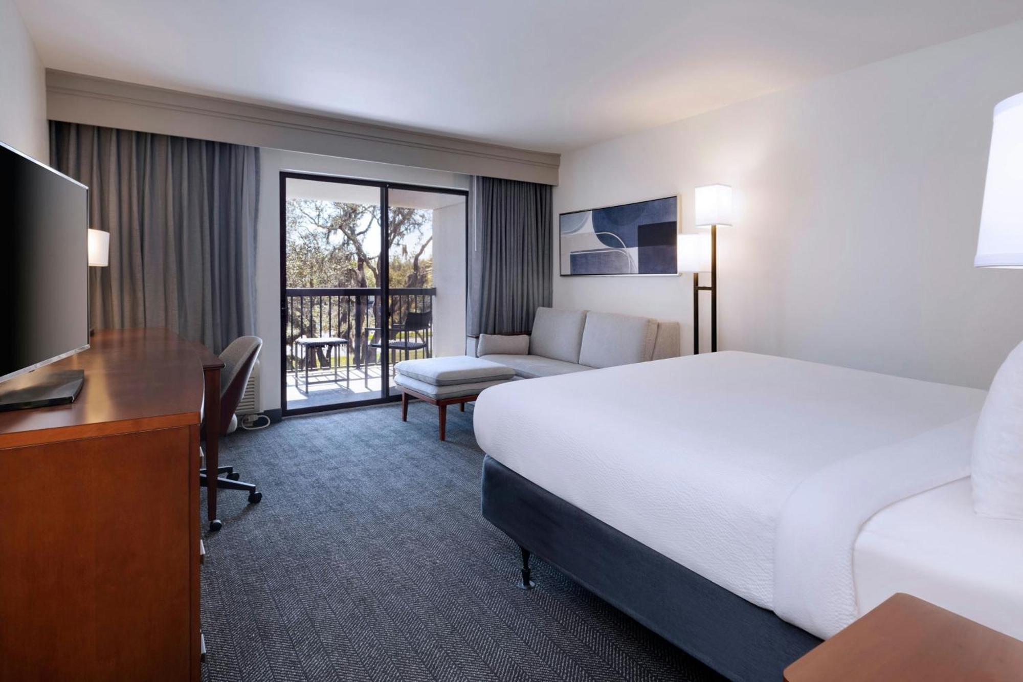 Courtyard North / I-75 Fletcher Tampa