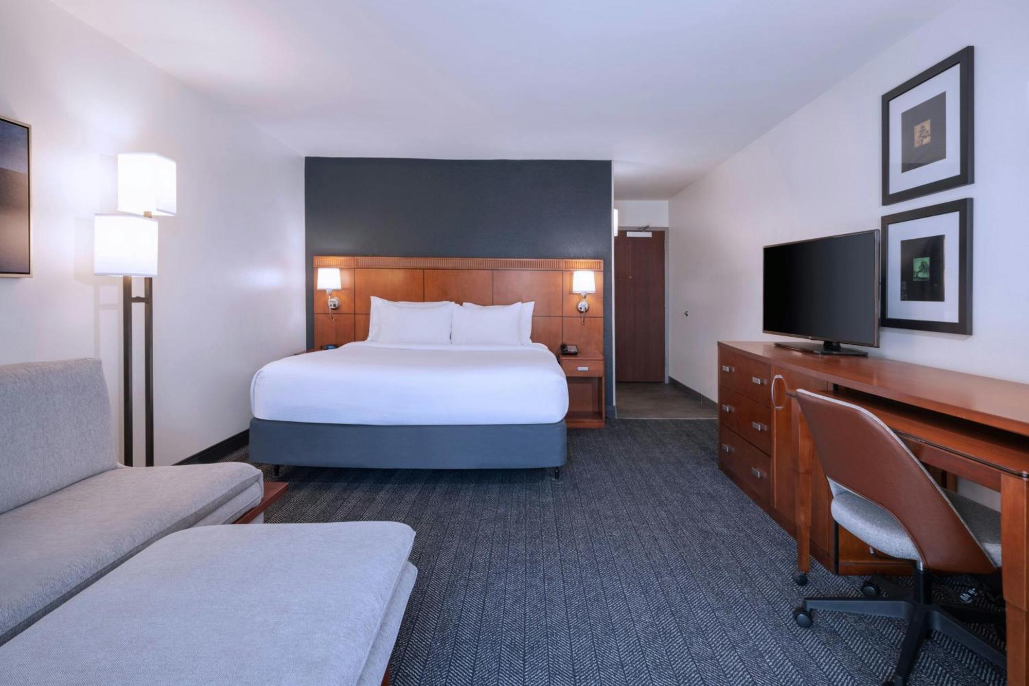 Courtyard North / I-75 Fletcher 3* Tampa