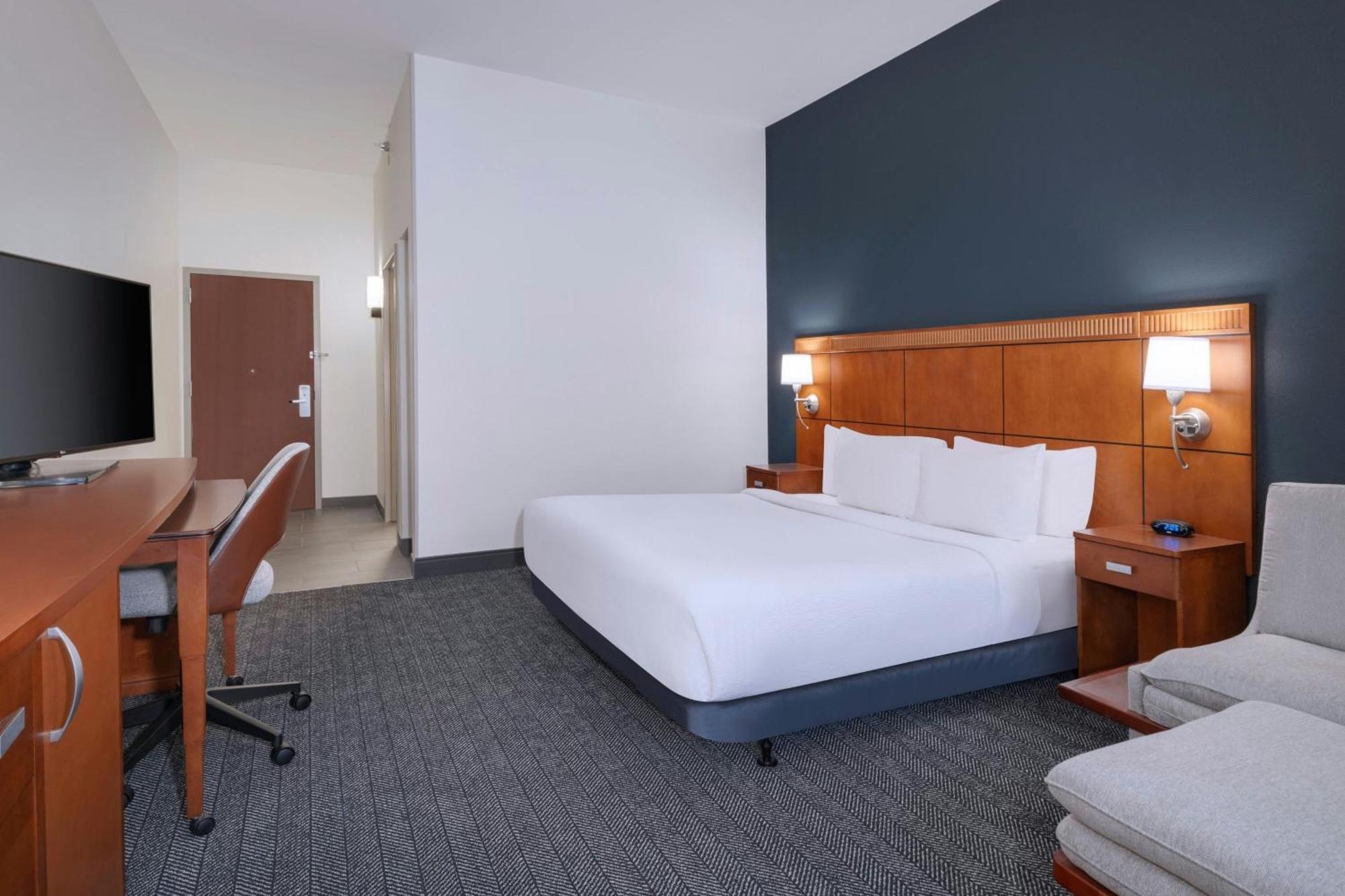 Hotel Courtyard North / I-75 Fletcher Tampa