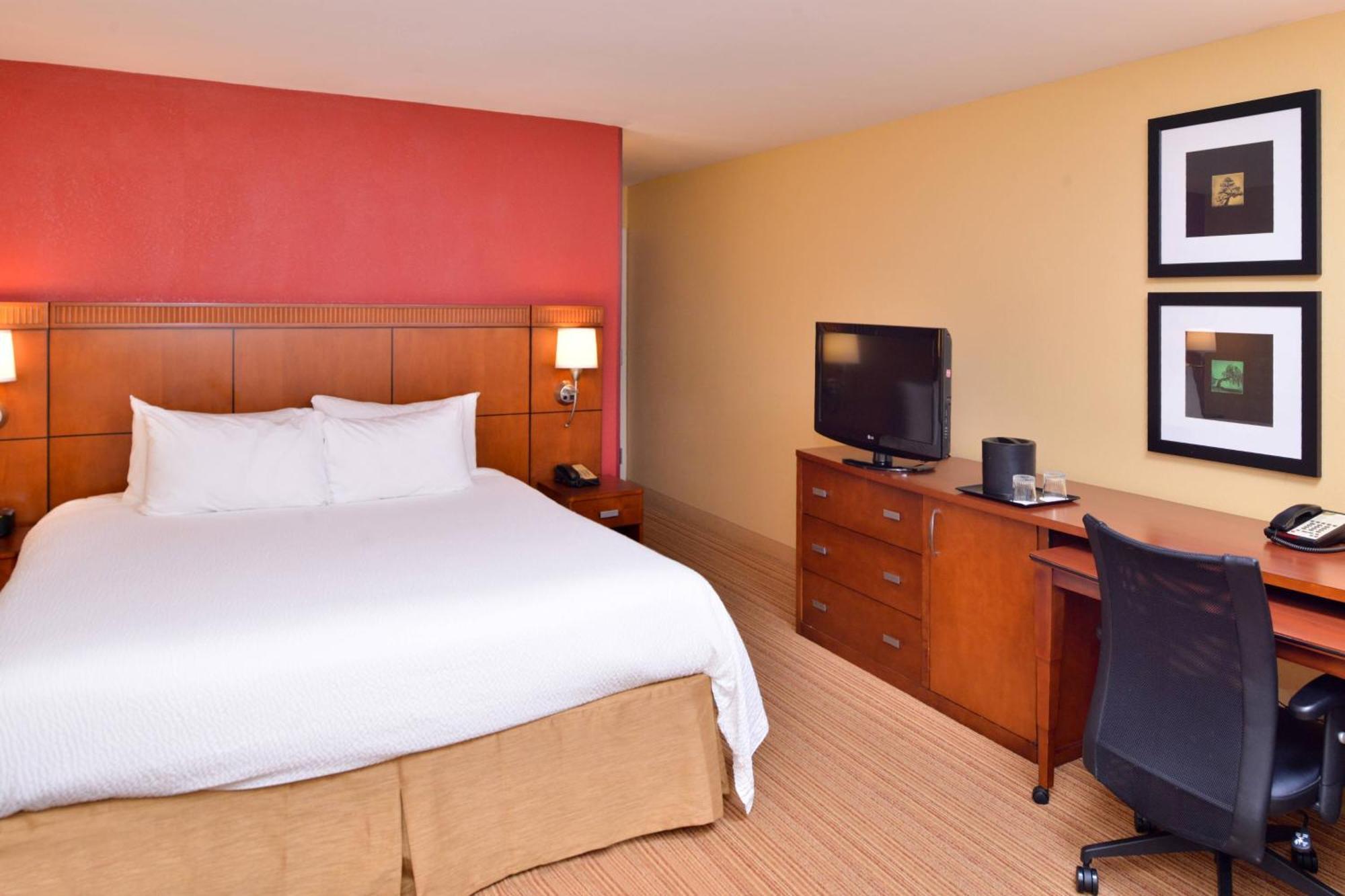 Courtyard North / I-75 Fletcher Hotel Tampa