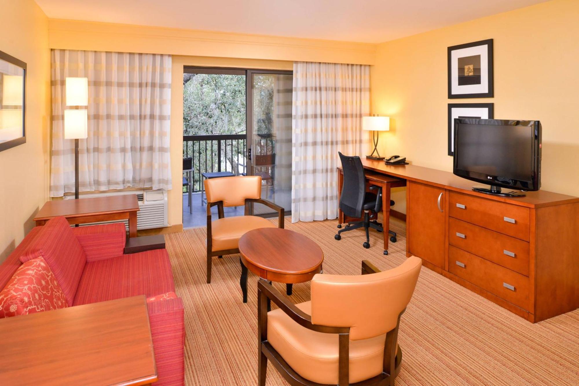 Courtyard North / I-75 Fletcher Tampa